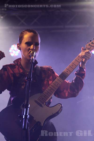 ANNA CALVI - 2010-11-04 - PARIS - La Boule Noire - 